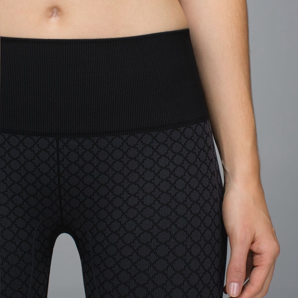 Lululemon In The Flow Crop II (First Release) - Picture 6 of 14